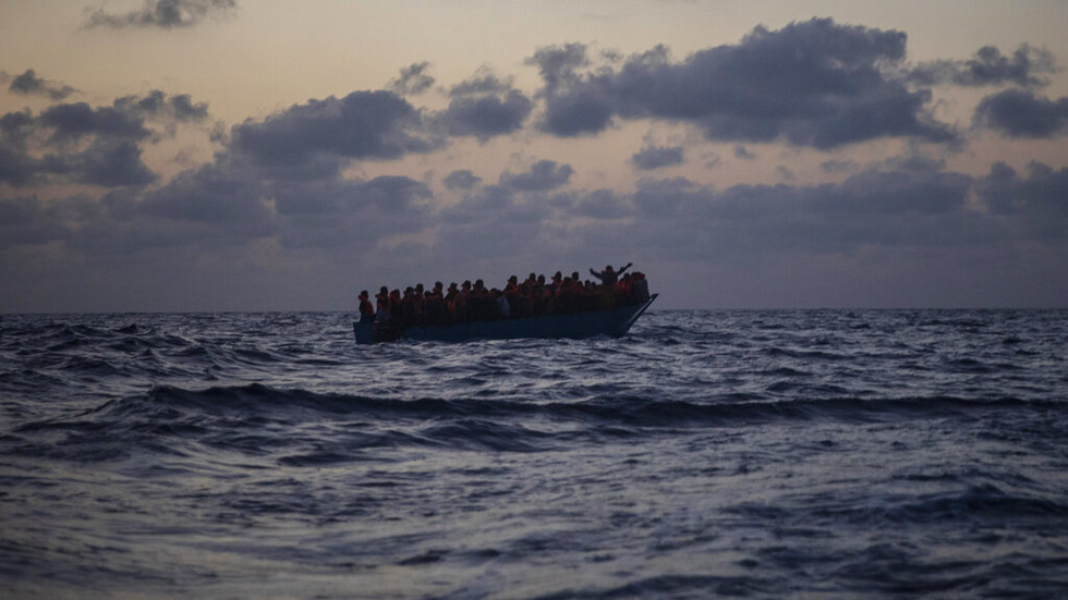migrant-crisis-boat-capsizing