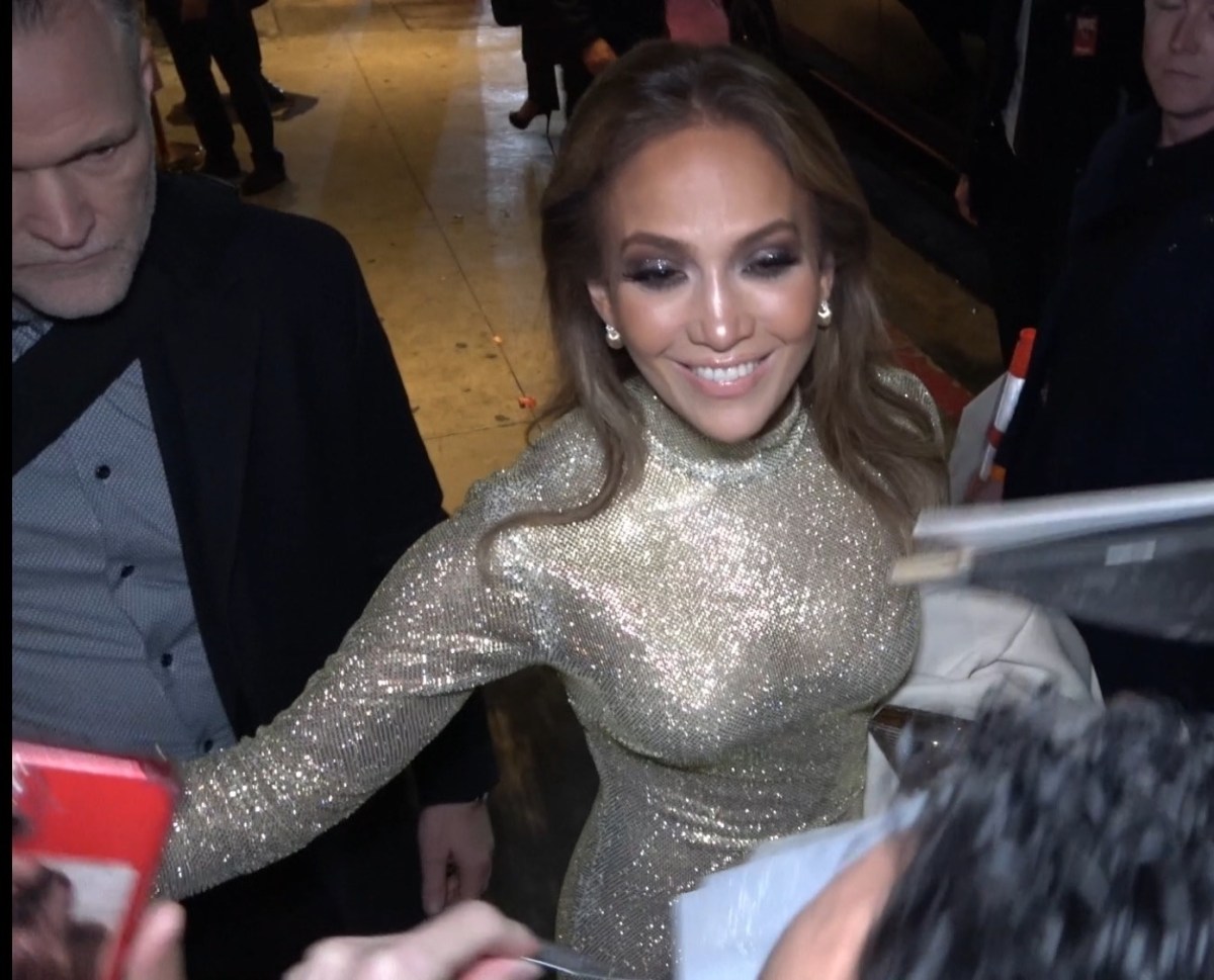jennifer-lopez-golden-dress-trends