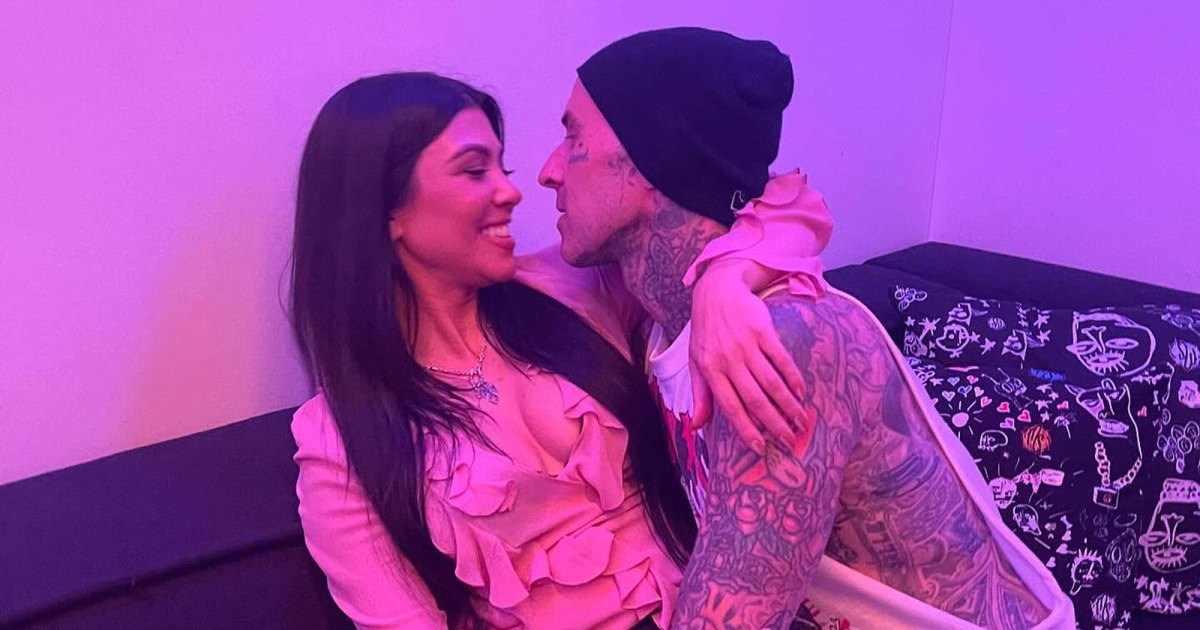 kourtney-kardashian-new-year-kiss