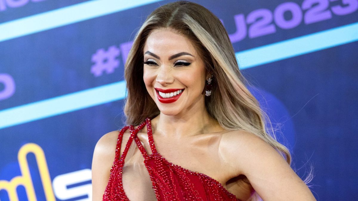 la-materialista-red-hair-transformation