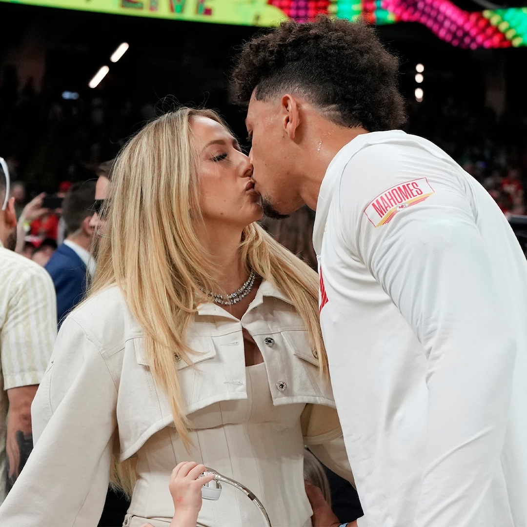 brittany-mahomes-super-bowl-diamond-necklace