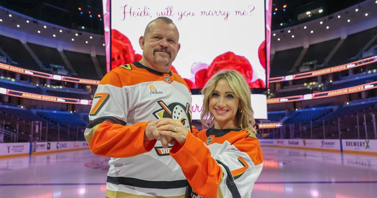 chuck-liddell-engagement-hockey-proposal