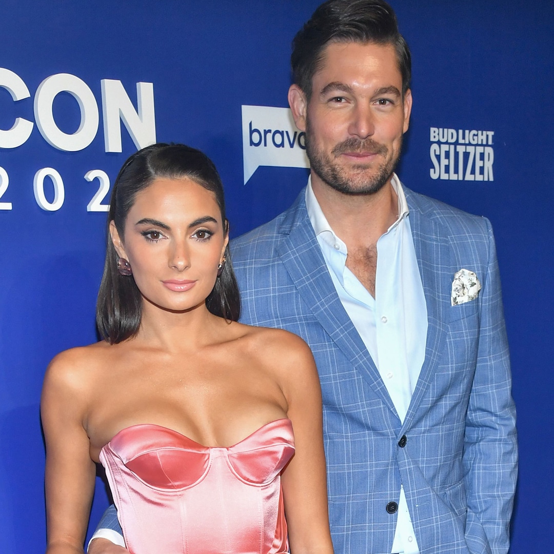 paige-desorbo-craig-conover-texting