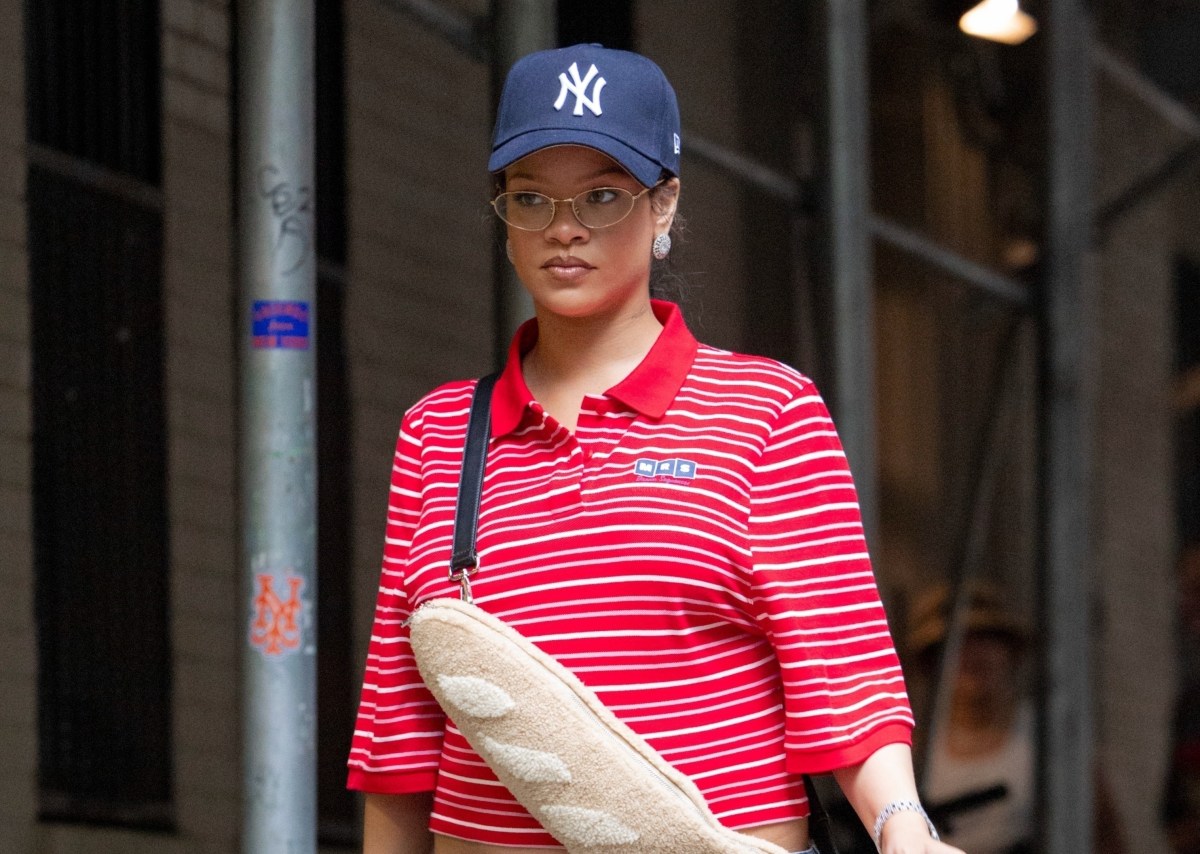 rihanna-fashion-nyc-baguette-bag