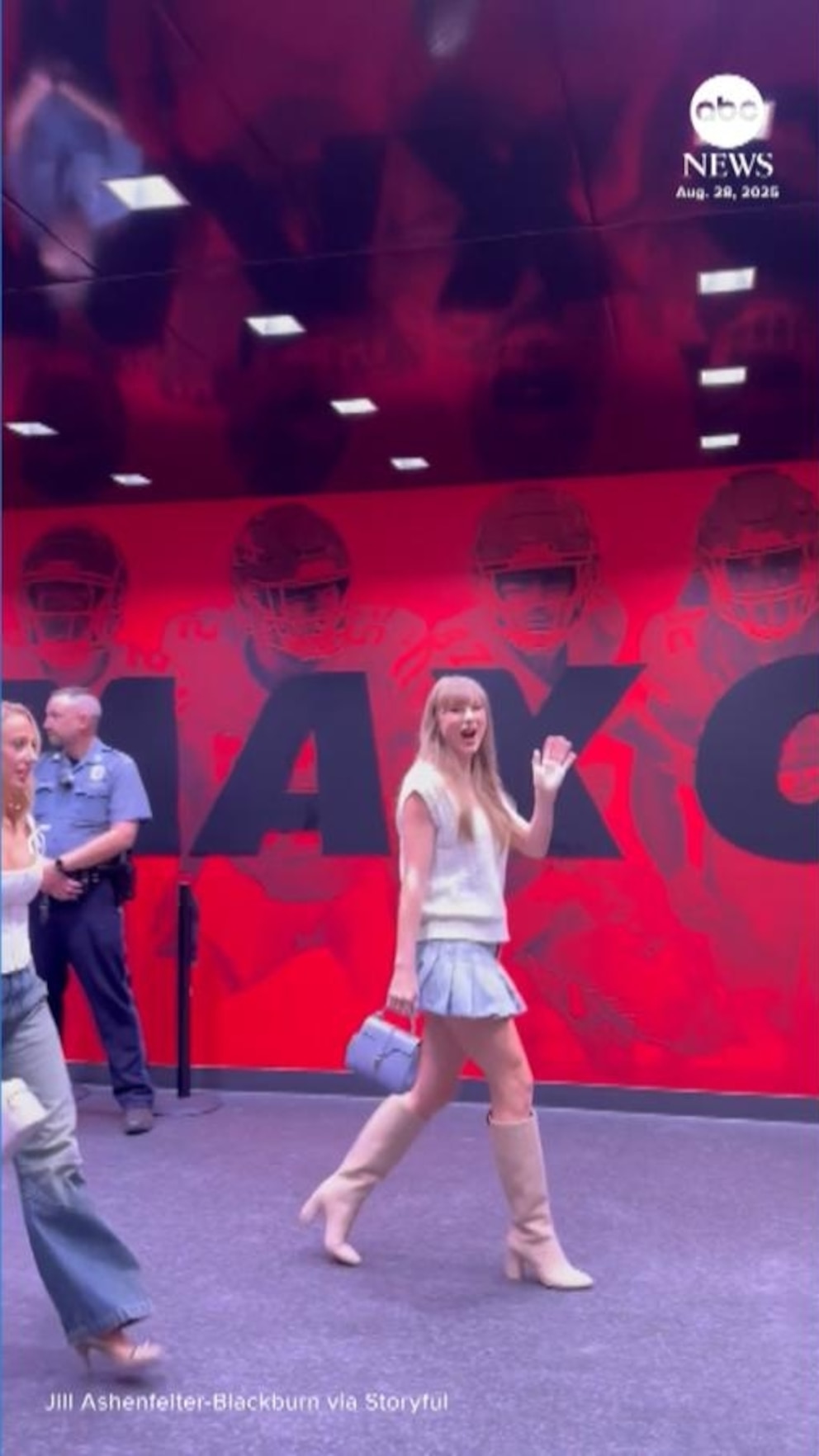 taylor-swift-travis-kelce-football-game
